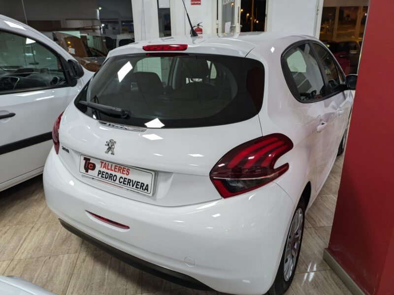 PEUGEOT 208 1.6 HDI
