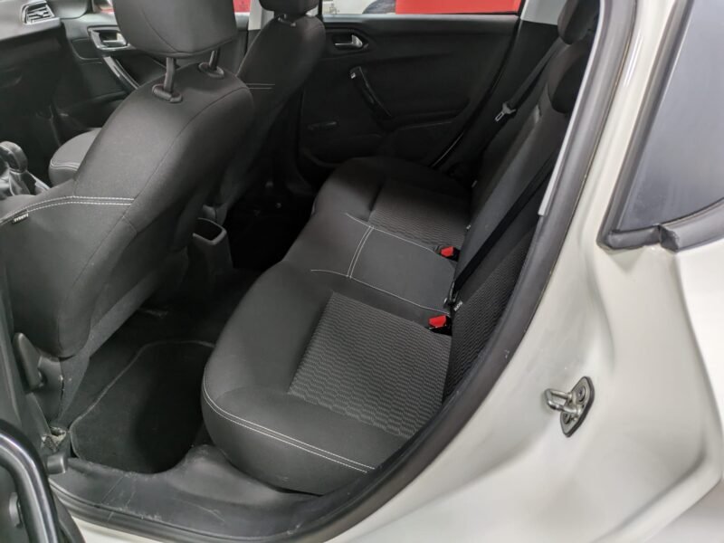 PEUGEOT 208 1.6 HDI