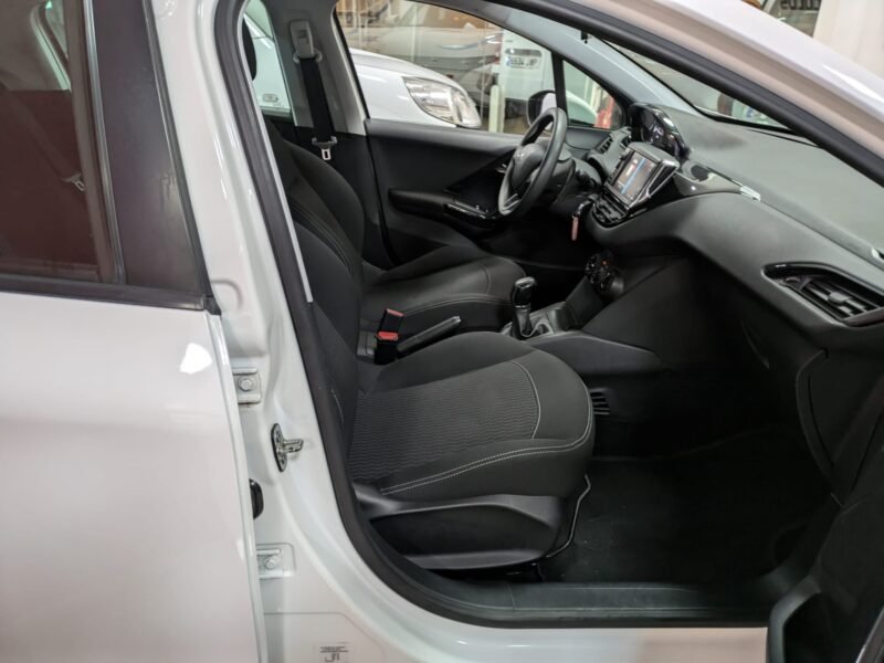 PEUGEOT 208 1.6 HDI