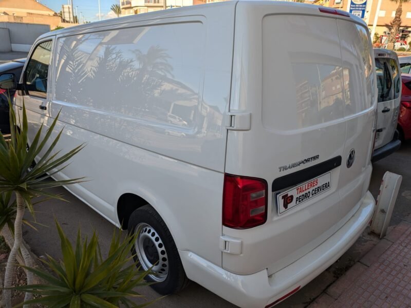 VOLKSWAGEN TRANSPORTER 2.0 TDI FURGÓN CORTO CERRADO