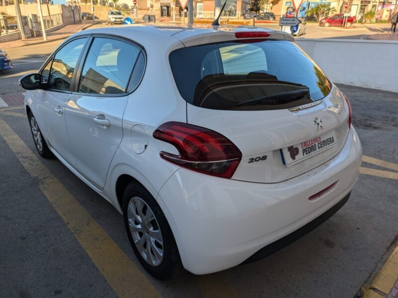 PEUGEOT 208 1.6 HDI