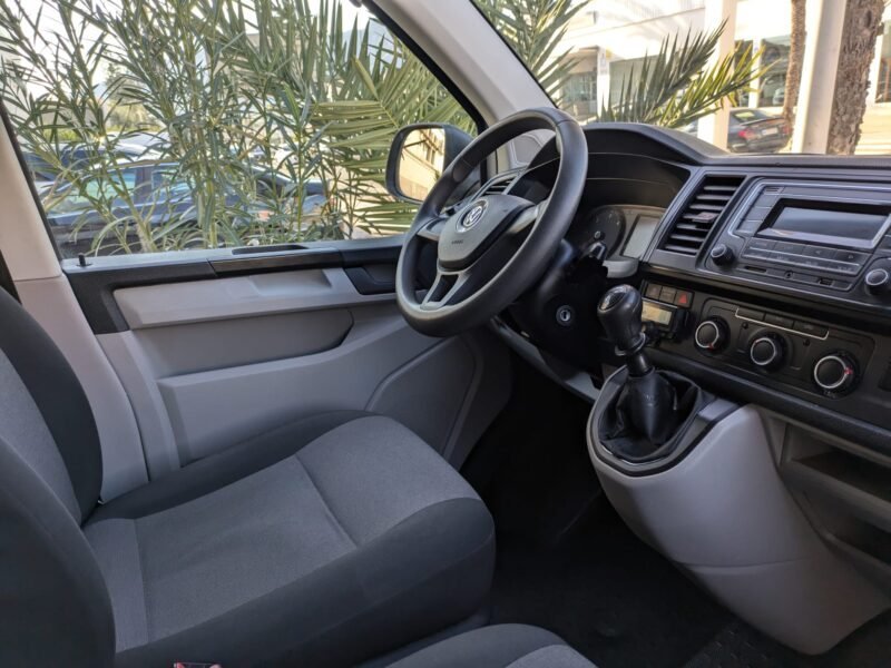 VOLKSWAGEN TRANSPORTER 2.0 TDI FURGÓN CORTO CERRADO