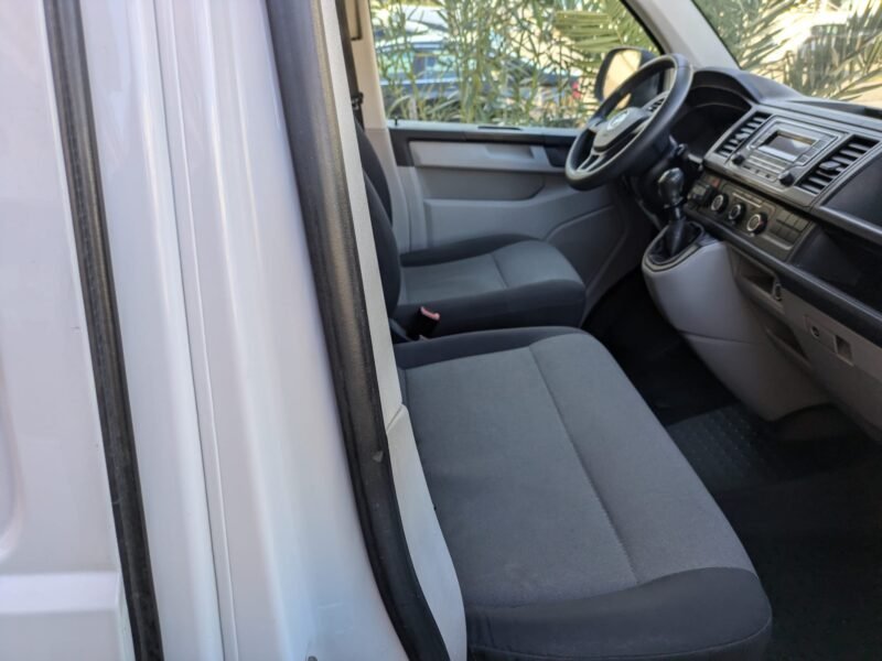 VOLKSWAGEN TRANSPORTER 2.0 TDI FURGÓN CORTO CERRADO