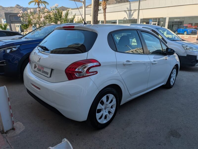 PEUGEOT 208 1.4 HDI LIKE